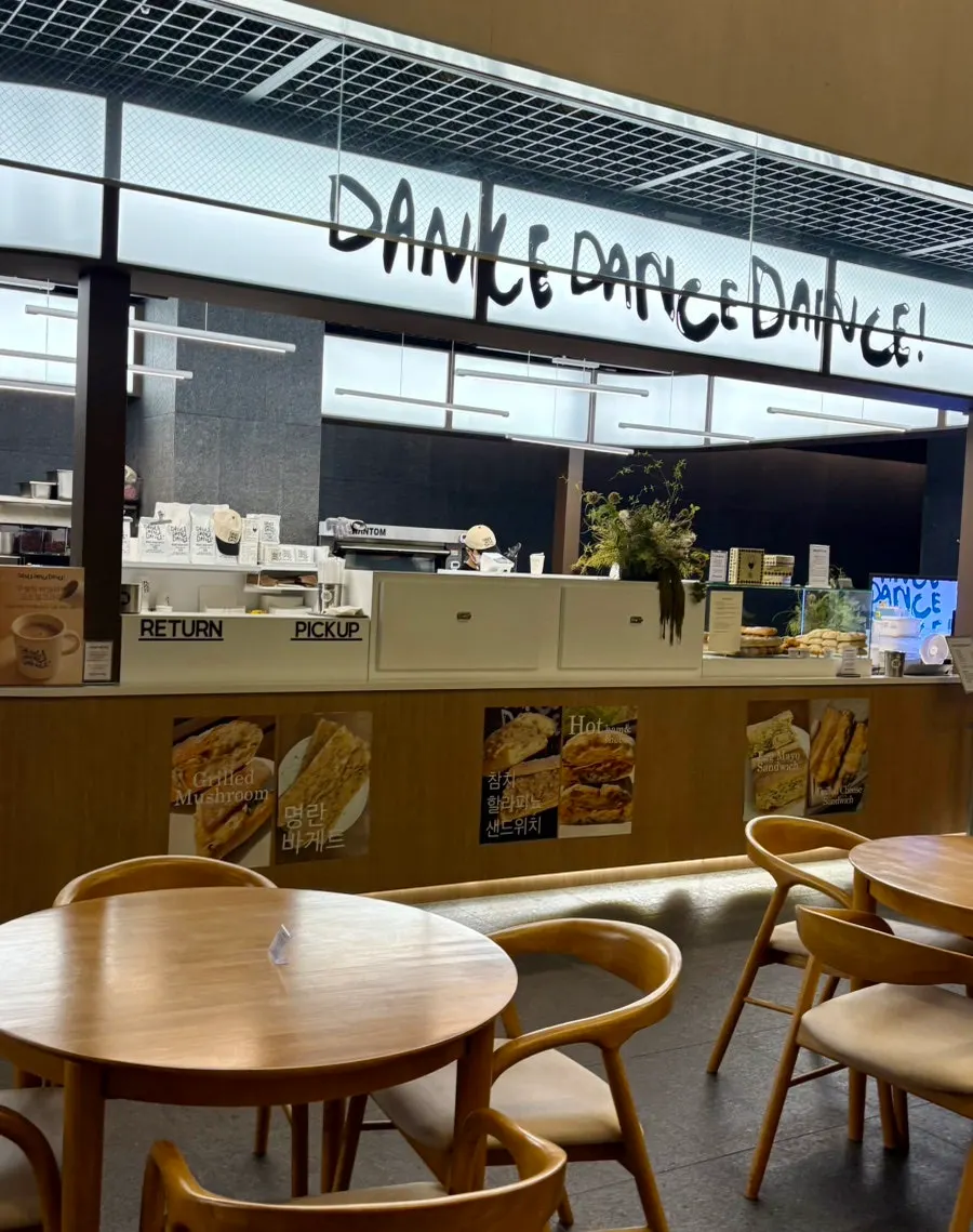 Dance Dance Dance Seoul Station branch sign