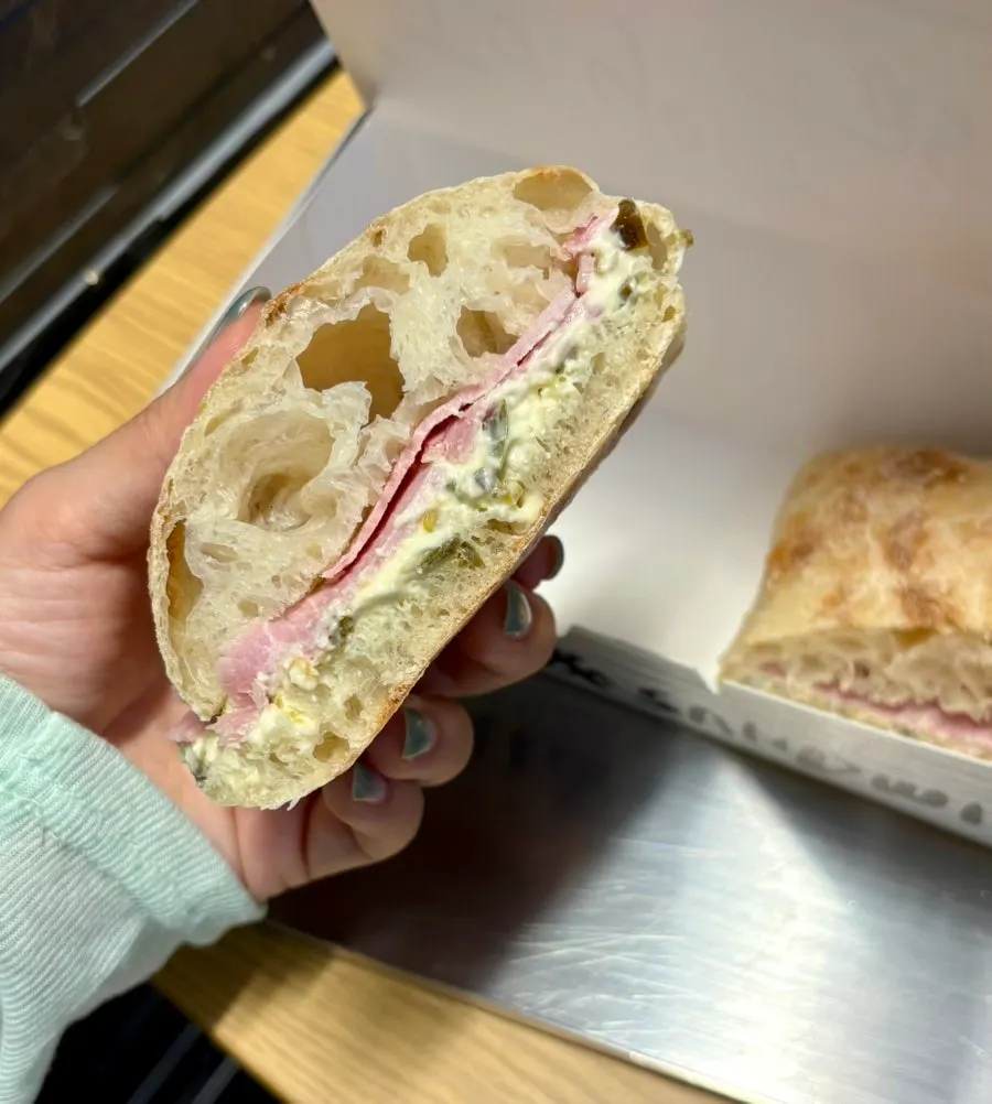 Jambon jalapeño sandwich with a spicy kick