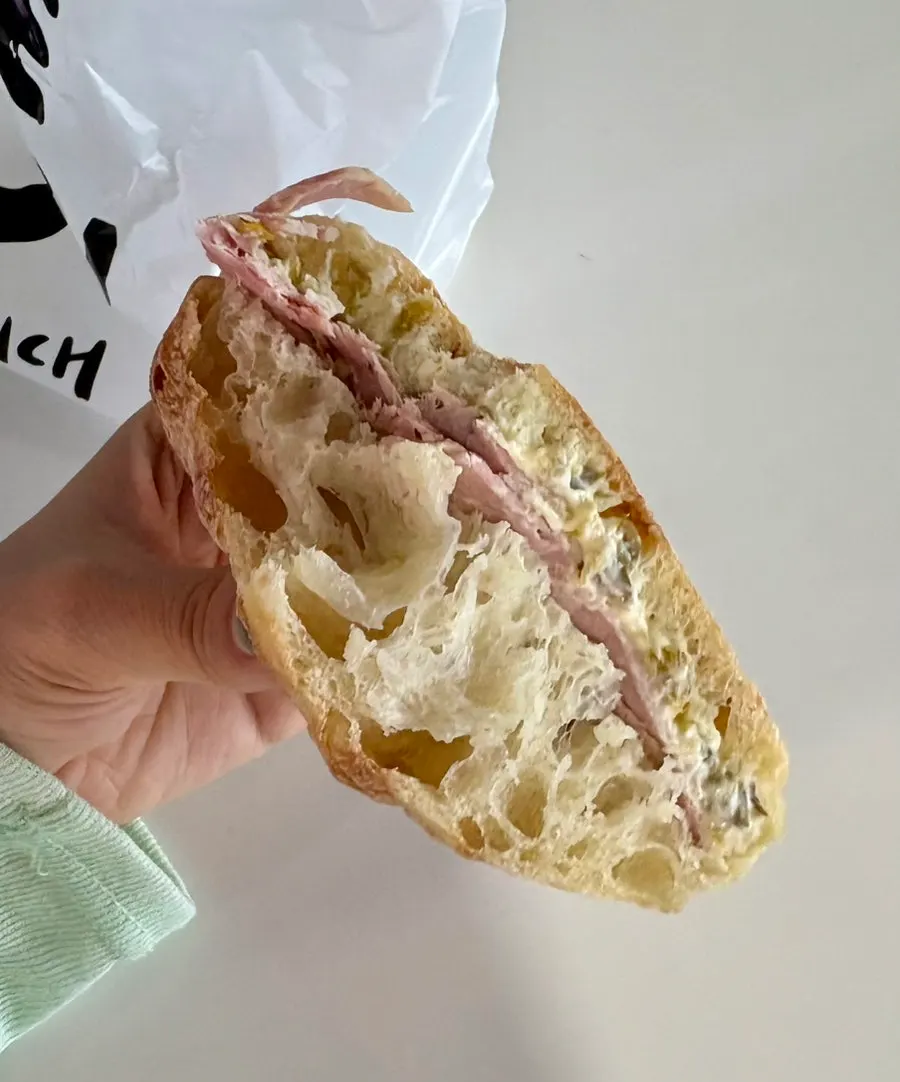 A jambon jalapeño sandwich set for a meal