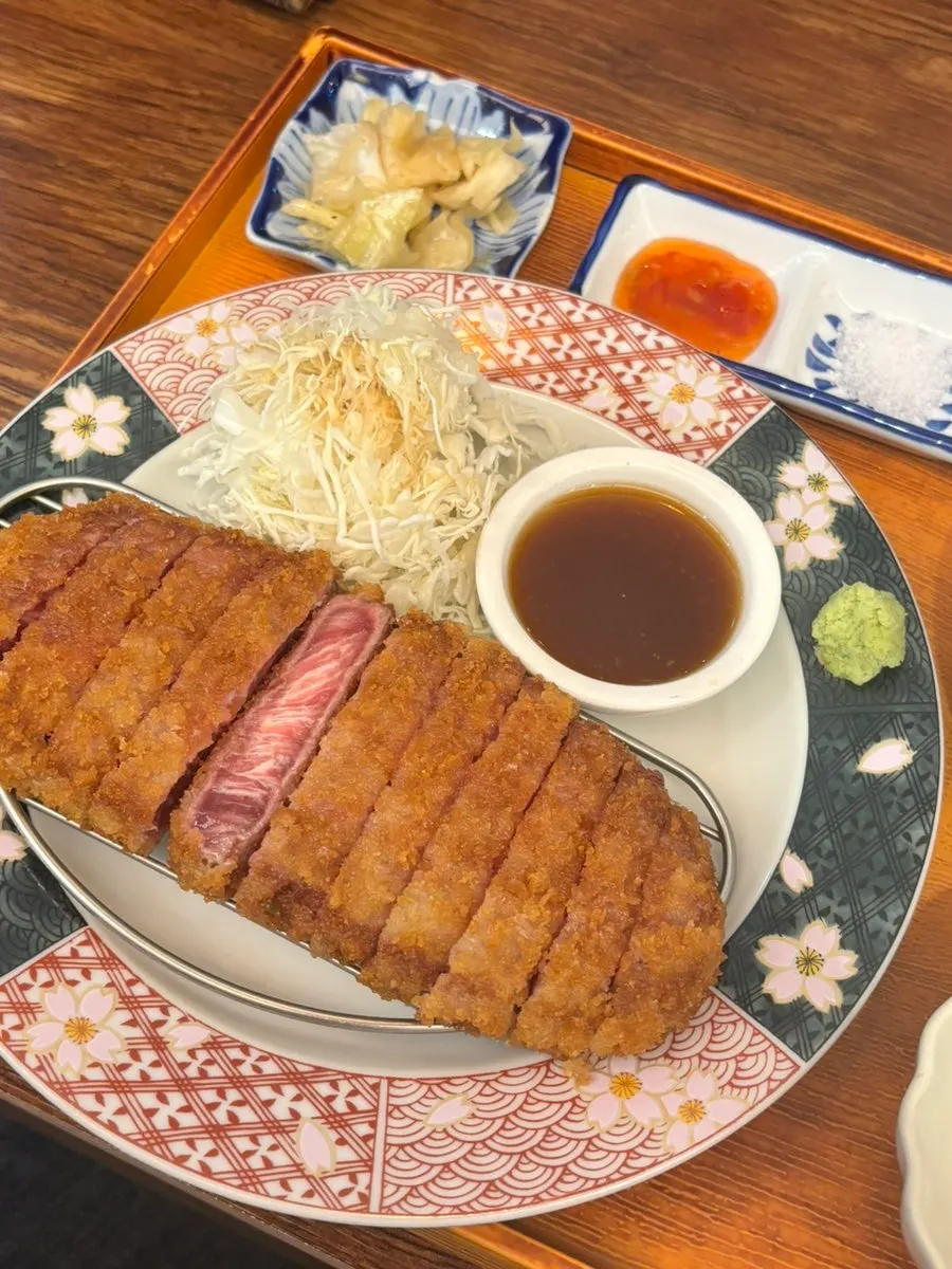 Components of the Ichigyu gyukatsu set