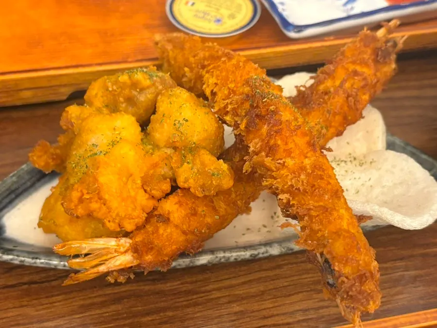 Karaage and shrimp tempura side dish