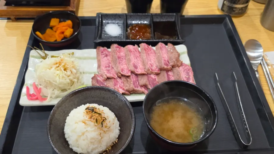Steki served with special sauce