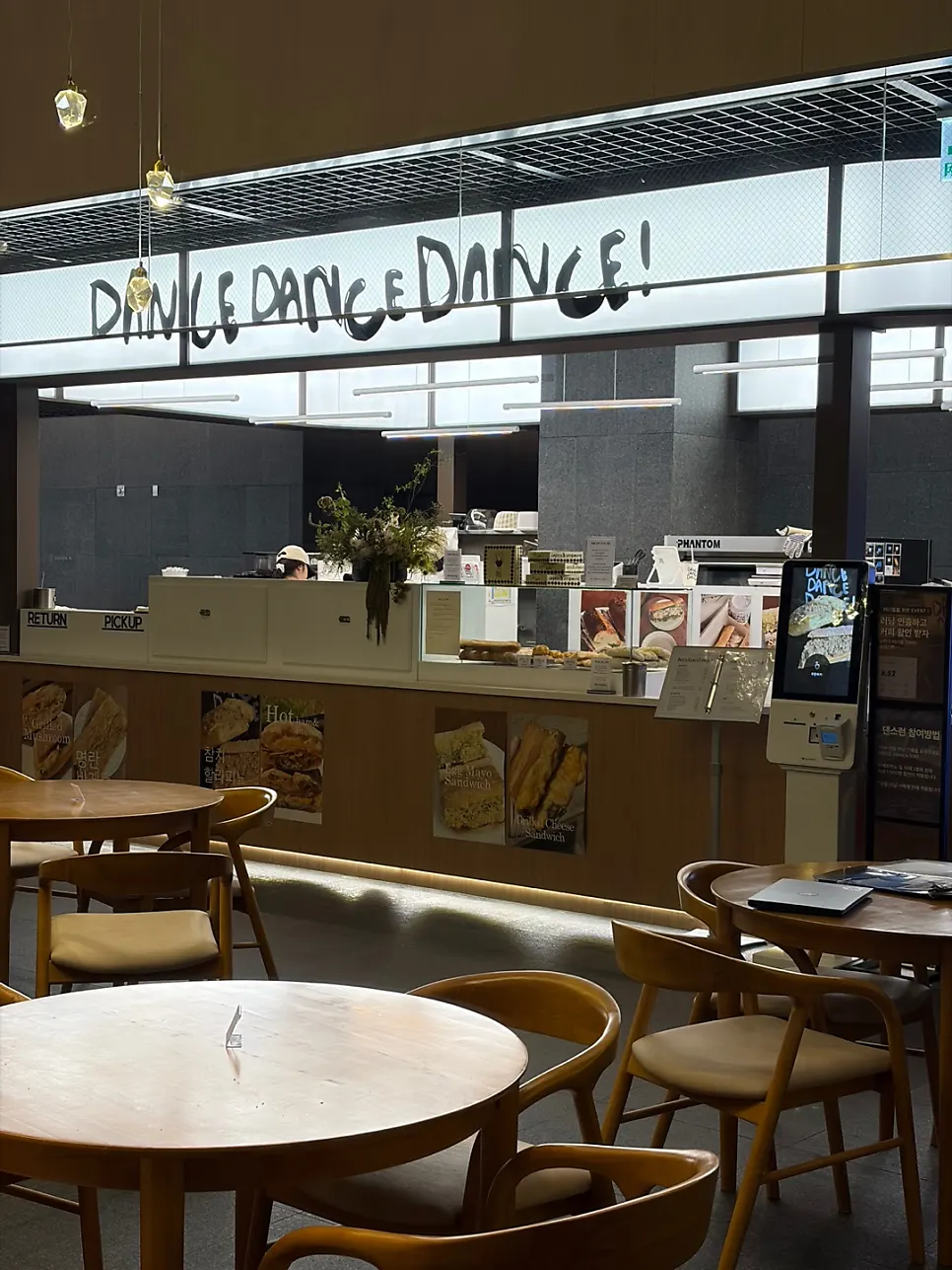 Sandwich space with dine-in seating