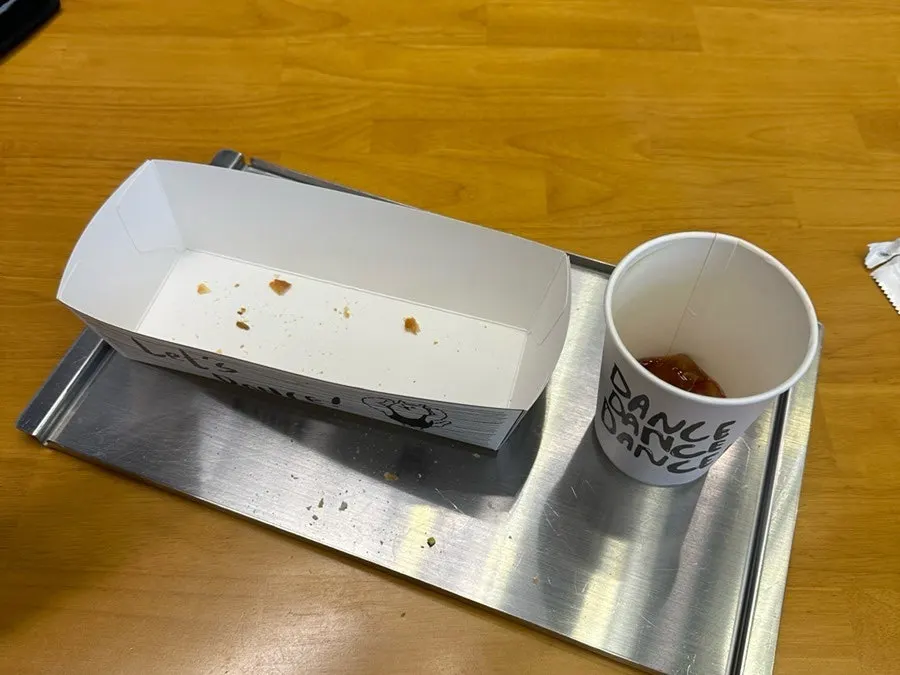다 먹고 비워진 접시