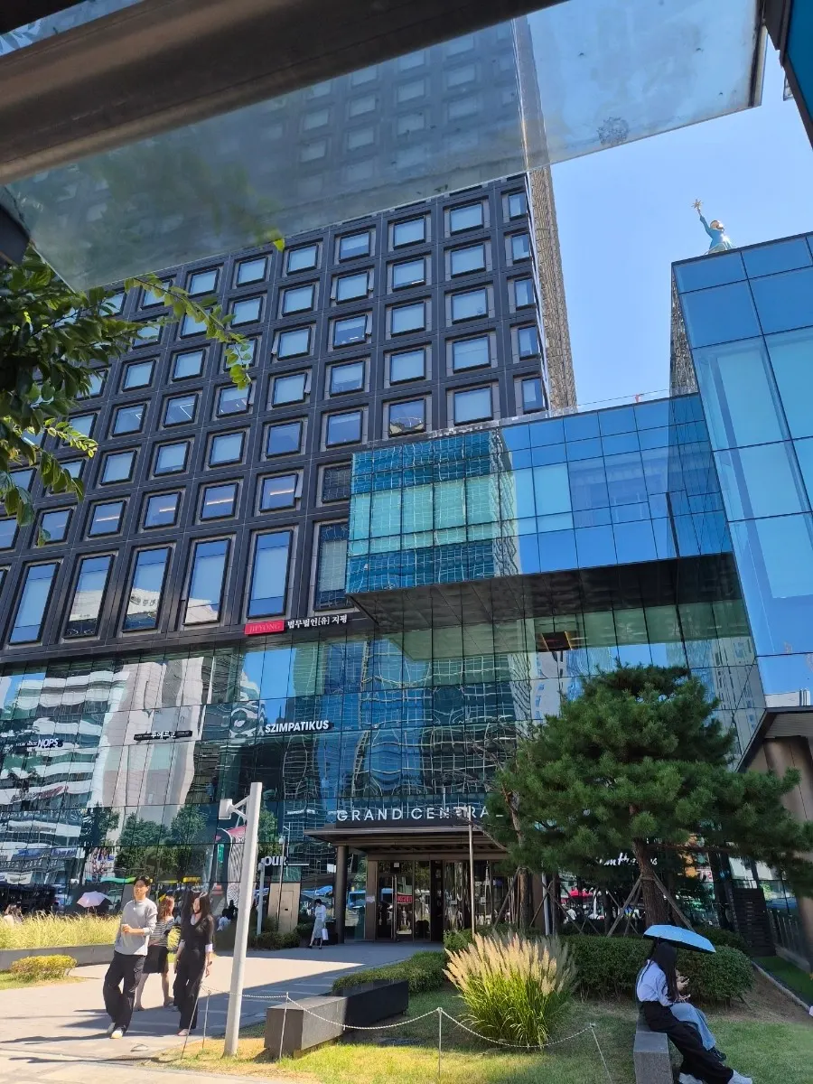 Sandwich image from Dance Dance Dance Seoul Station