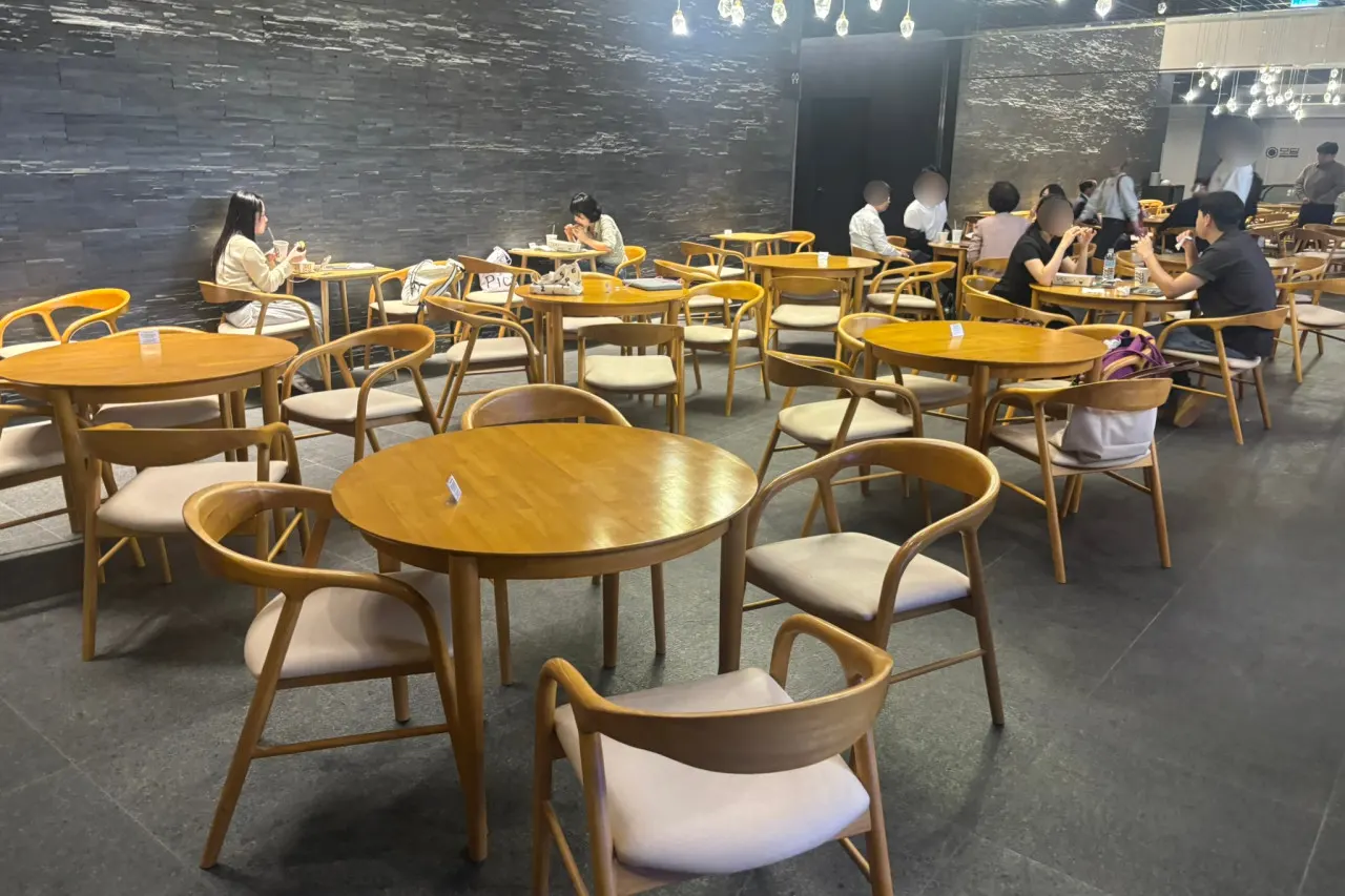 Interior of Dance Dance Dance Seoul Station with wood-toned tables