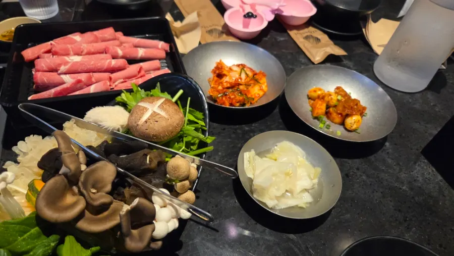Minari and mushrooms for shabu-shabu