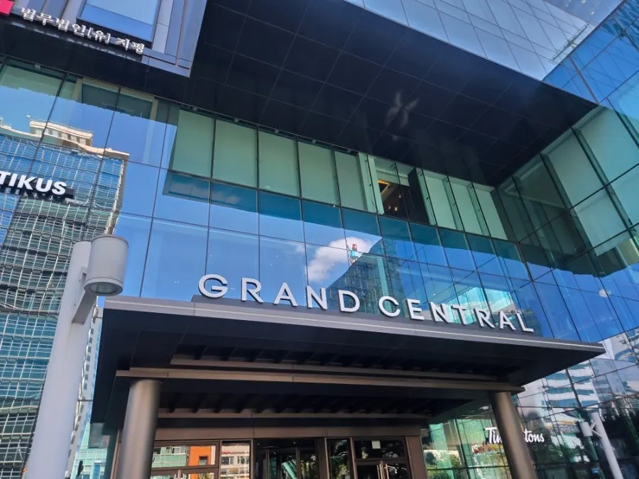 Exterior entrance of the Grand Central building