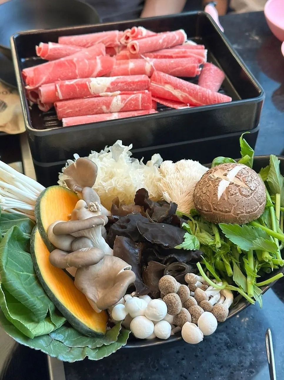 된장냉이육수 샤브샤브 구성
