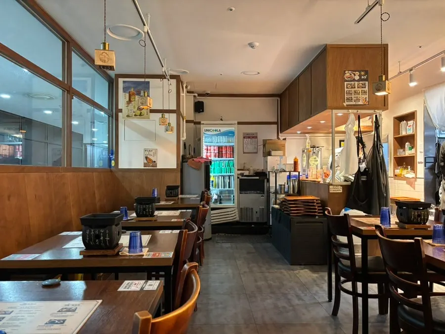 Two-person seating inside Ichigyu Seoul Station Branch