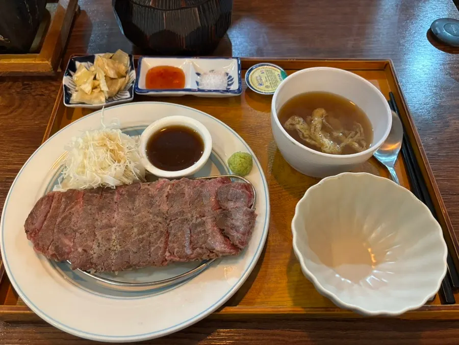 Rice, soup, salad, and sauces included with the set