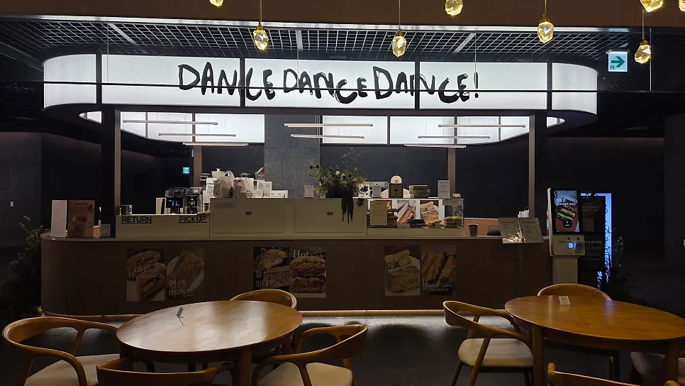 Sandwich and iced Americano at Dance Dance Dance Seoul Station