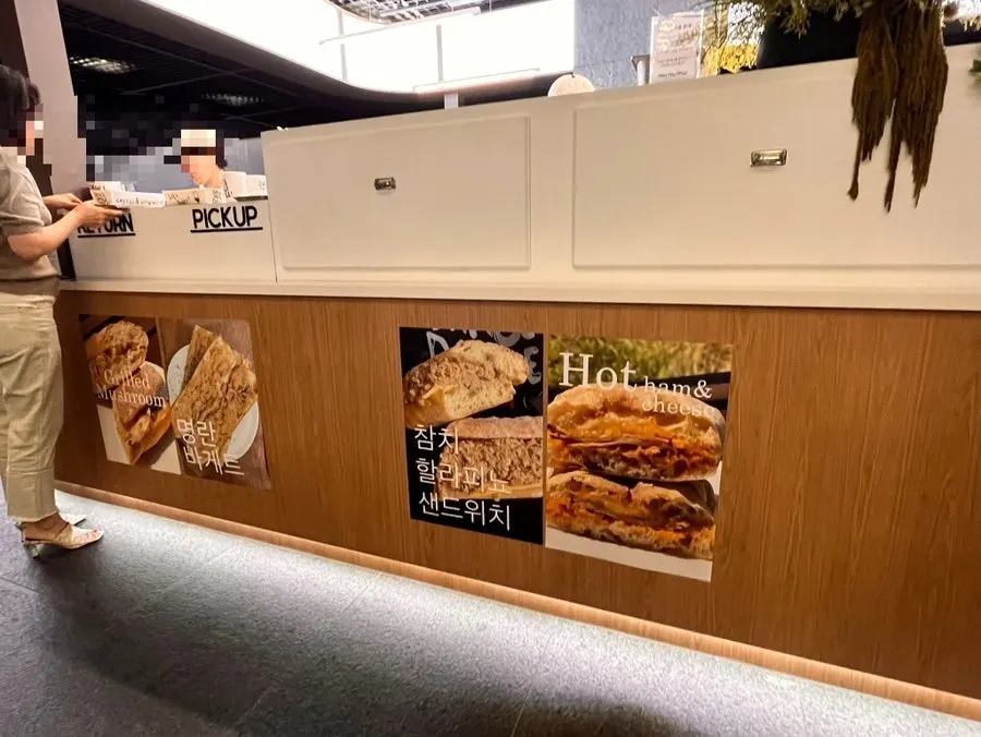 당일 생산 샌드위치 진열대