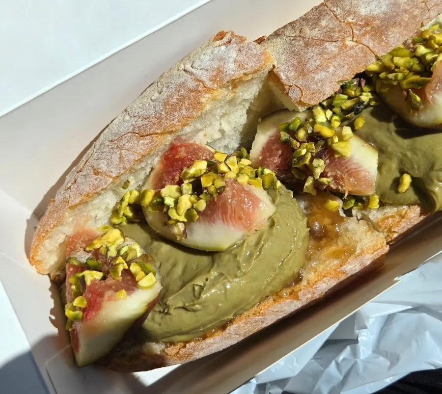 Baguette with figs and pistachio cream