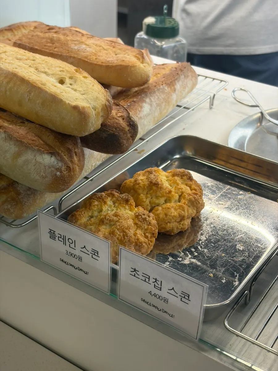 먹음직스러운 샌드위치 진열 모습
