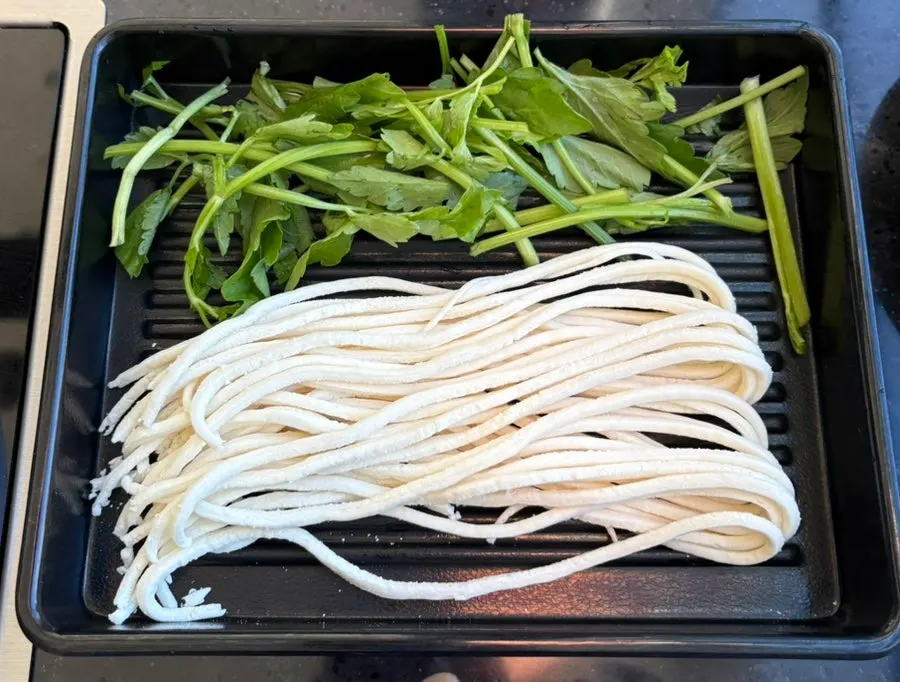 Minari gonyi jeon cut into pieces for eating