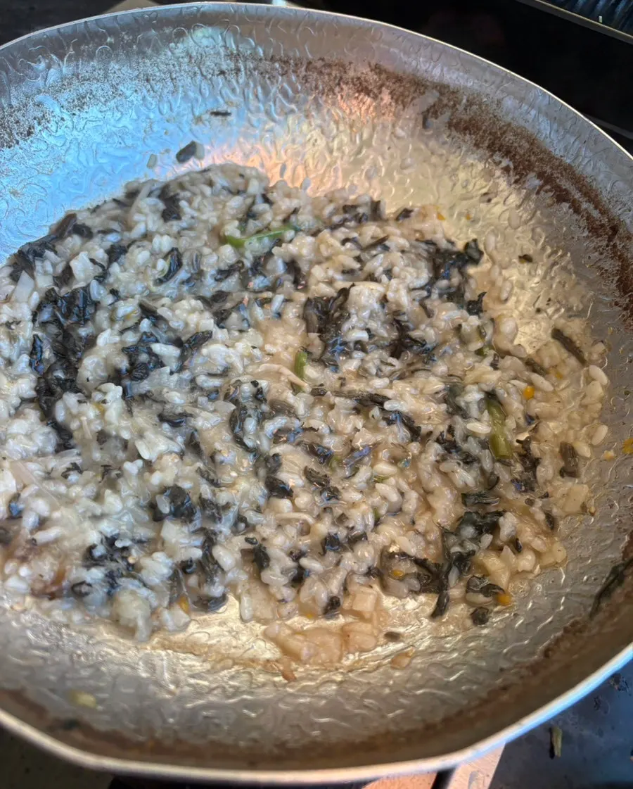 A bowl of gondre juk served up