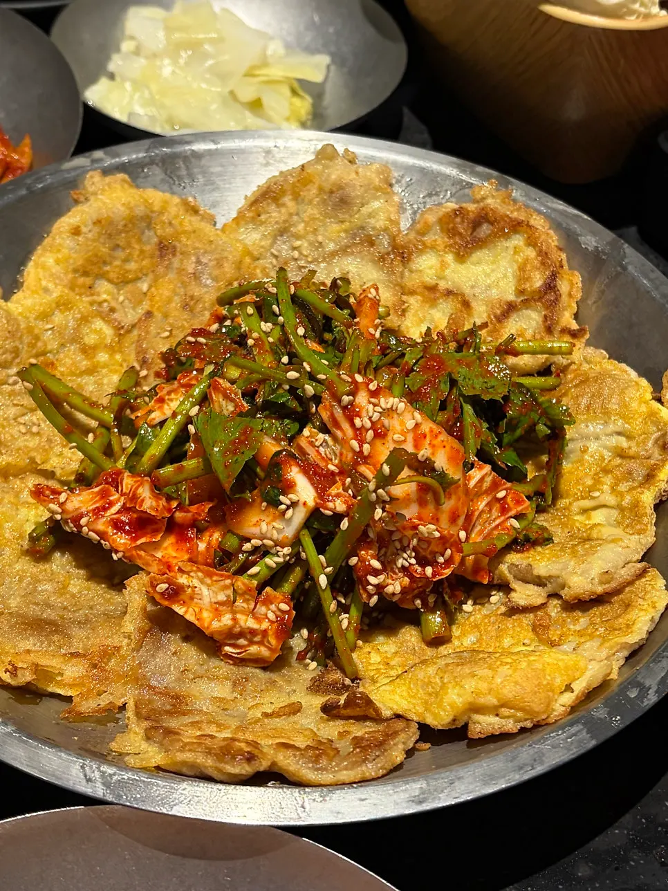 Spicy tendon salad that comes standard with the set