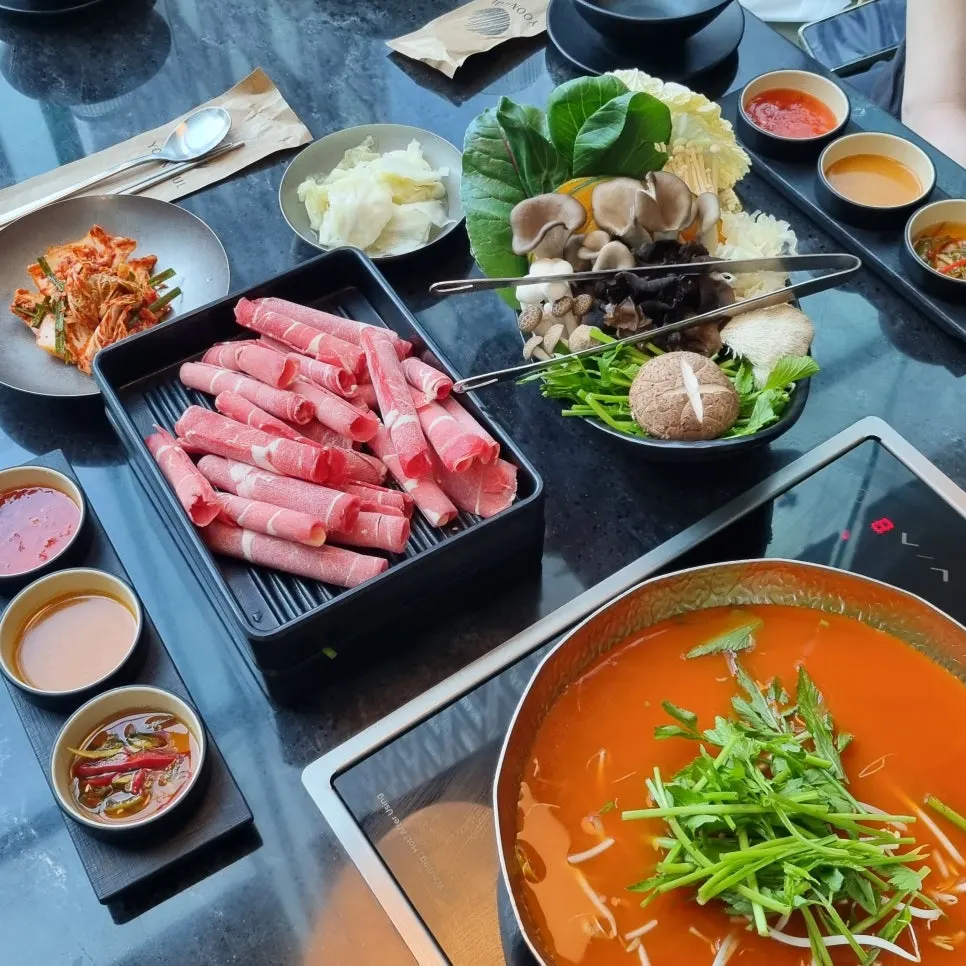 Table with side dishes at Yunseul