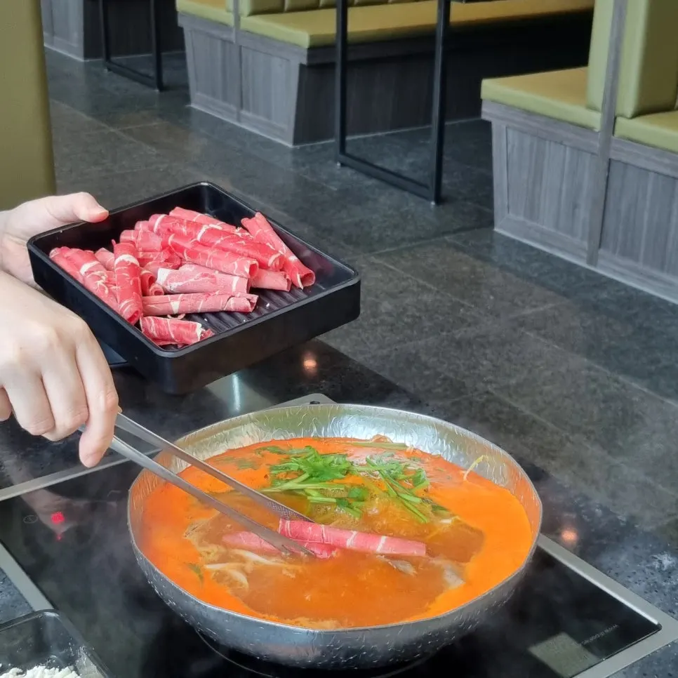 Shabu-shabu meat dipped in sauce