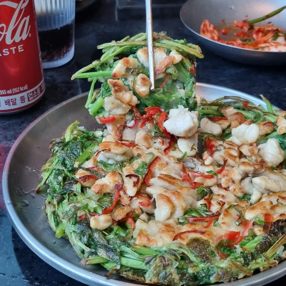 Cross-section of minari gondol-i jeon showing the roe