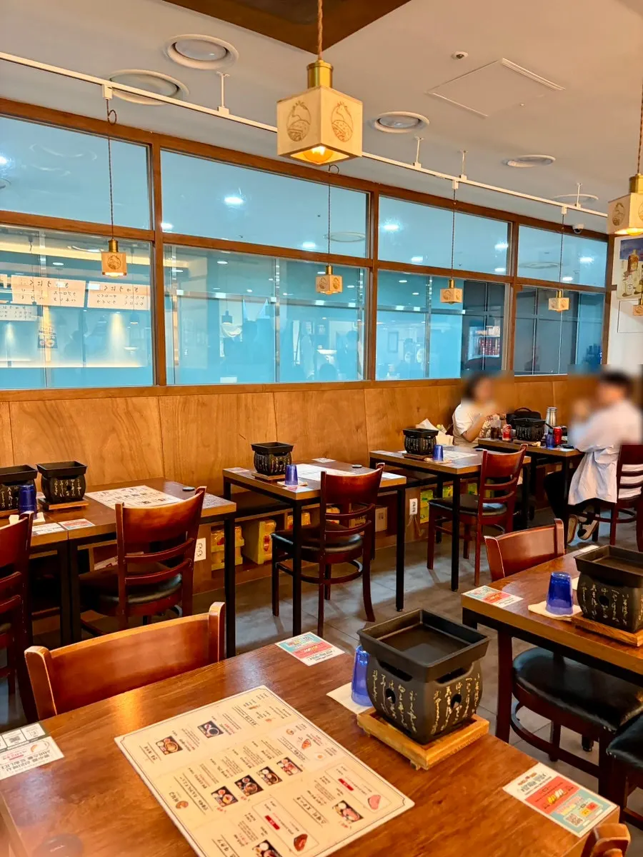 Interior of Ichigyu Seoul Station Branch