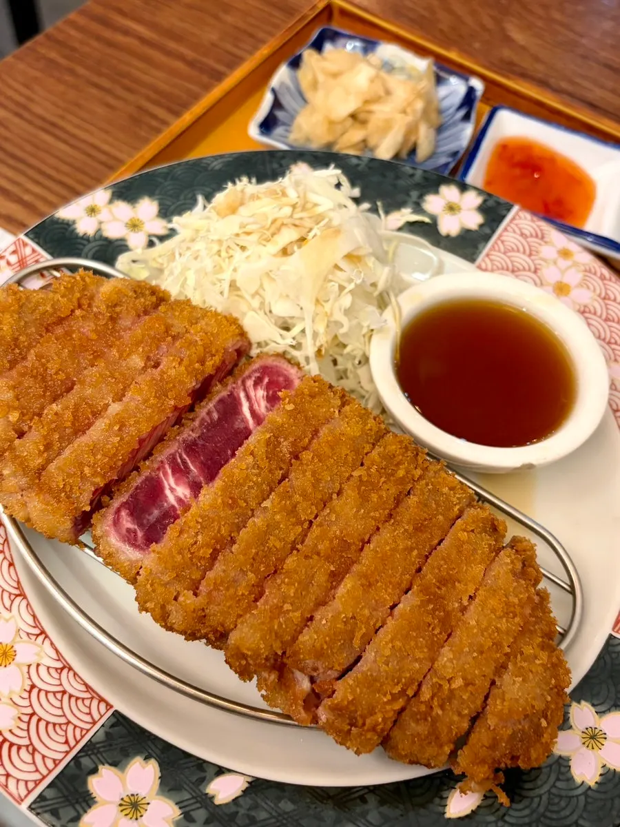 The gyukatsu spread served first