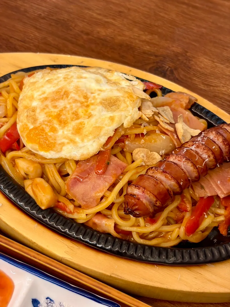Ketchup-based yakisoba Napolitan