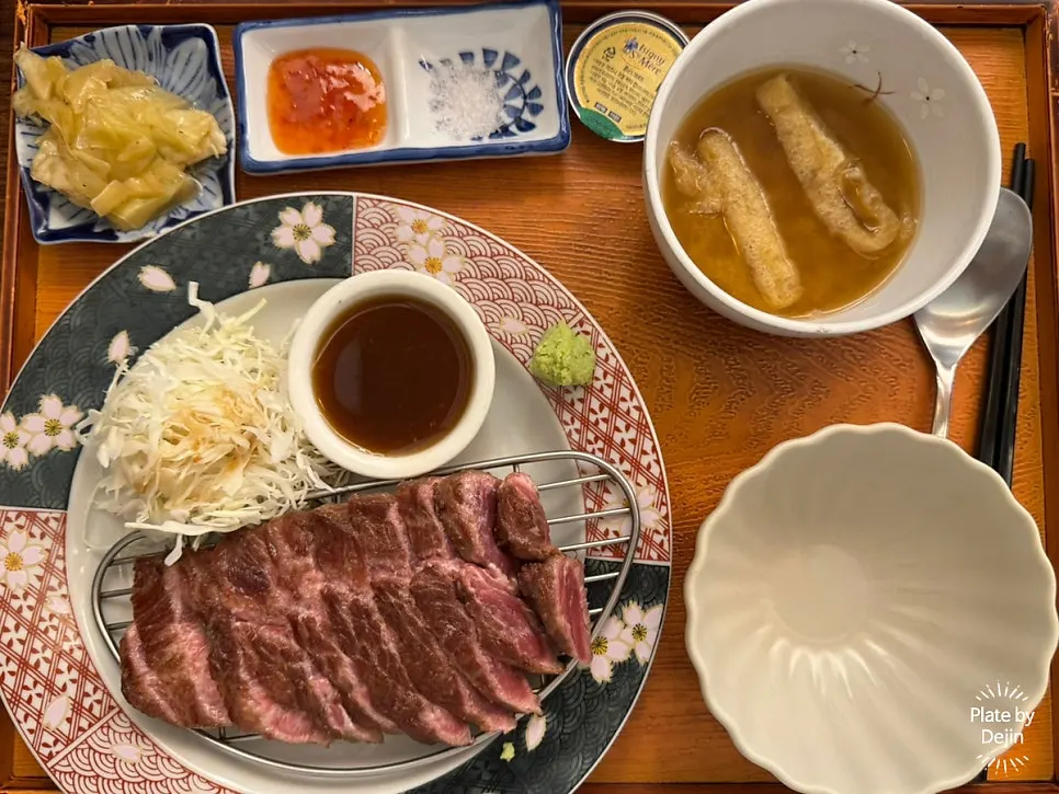 Sirloin steak set meal components