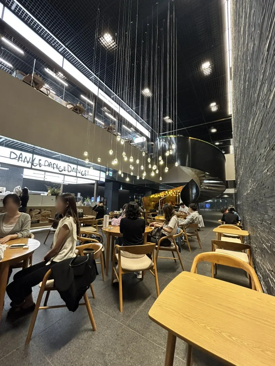 Lighting and interior of the high-ceilinged store