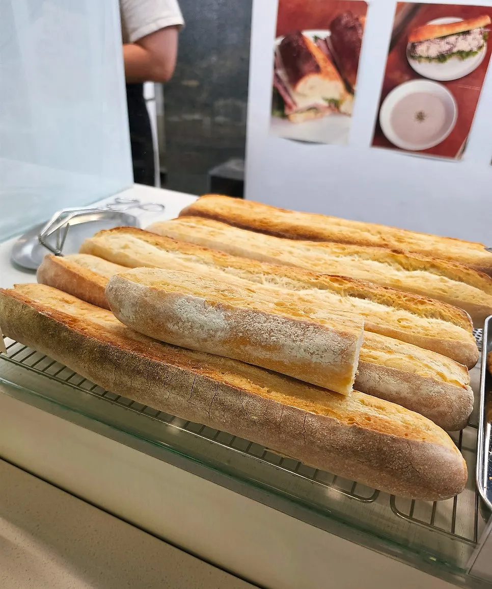 바게트 치아바타 빵 변경 안내가 있는 메뉴
