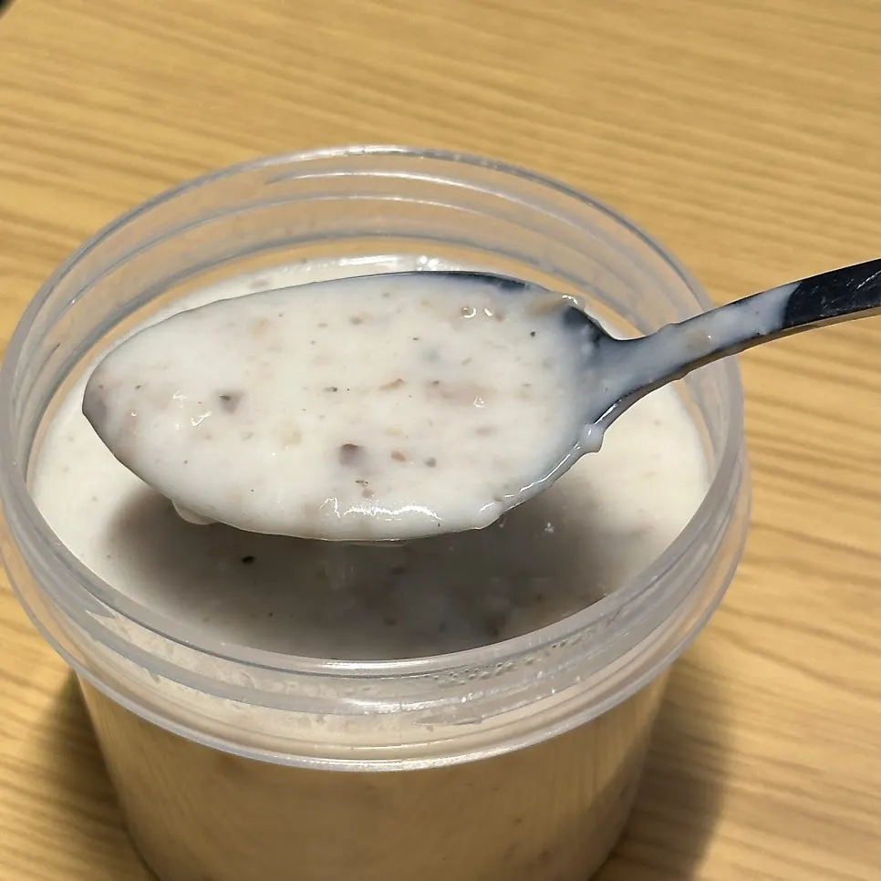 반쪽만 먹어도 배부른 큼직한 닭가슴살 샌드위치