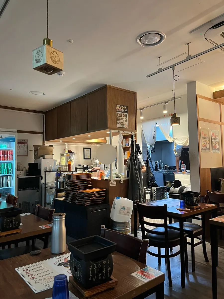 Spaciously arranged seating inside Ichigyu Seoul Station Branch