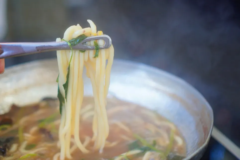 서울역 샤브샤브 된장육수와 스지무침 서비스 윤슬