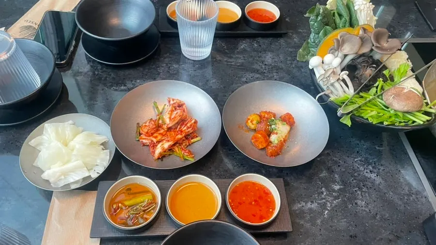 Table setting after ordering the set for two