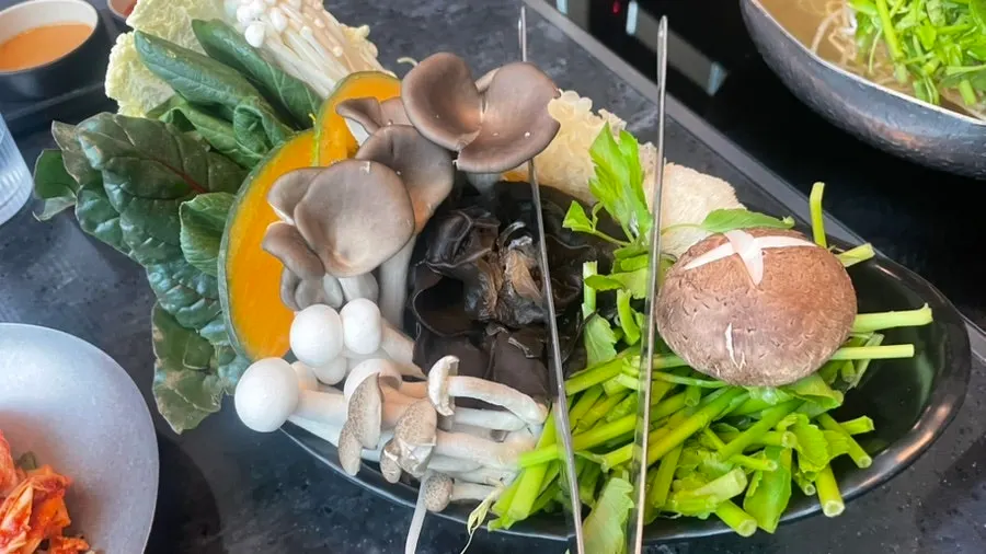 Mushrooms, vegetables, meat, and kalguksu noodles