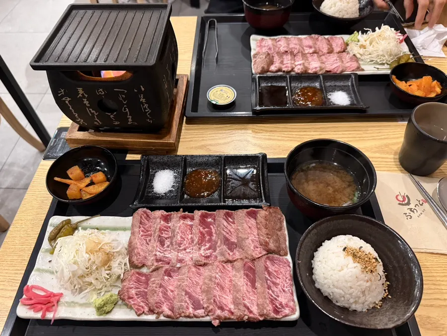 Steki set meal with meat, rice, soup, and cabbage