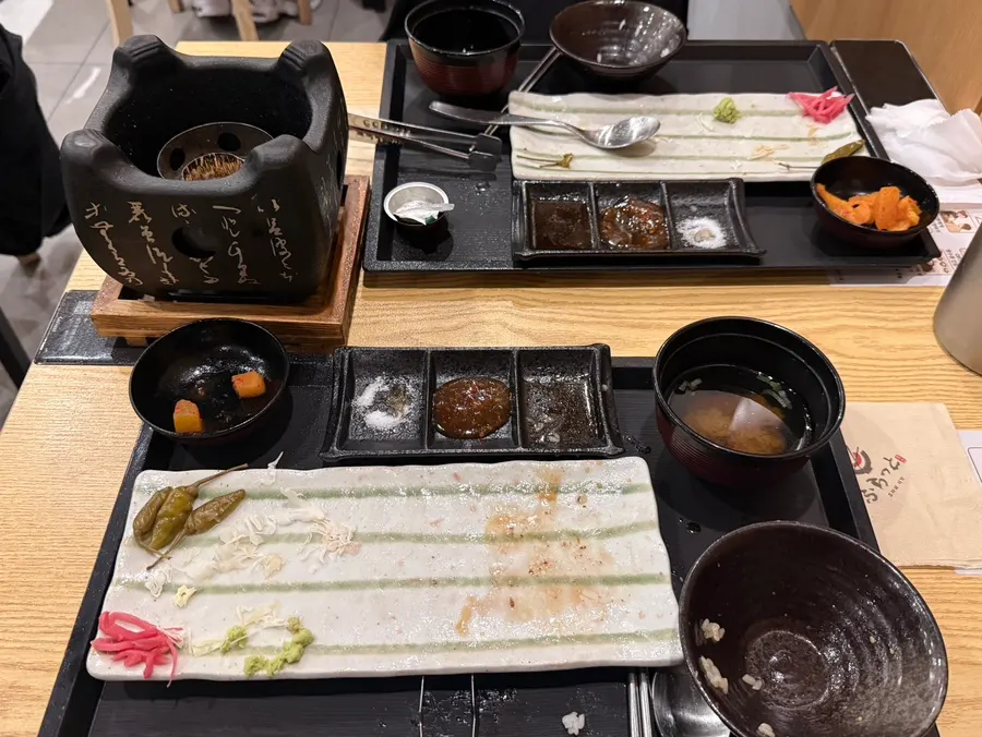 Warm steki set meal grilled at the table