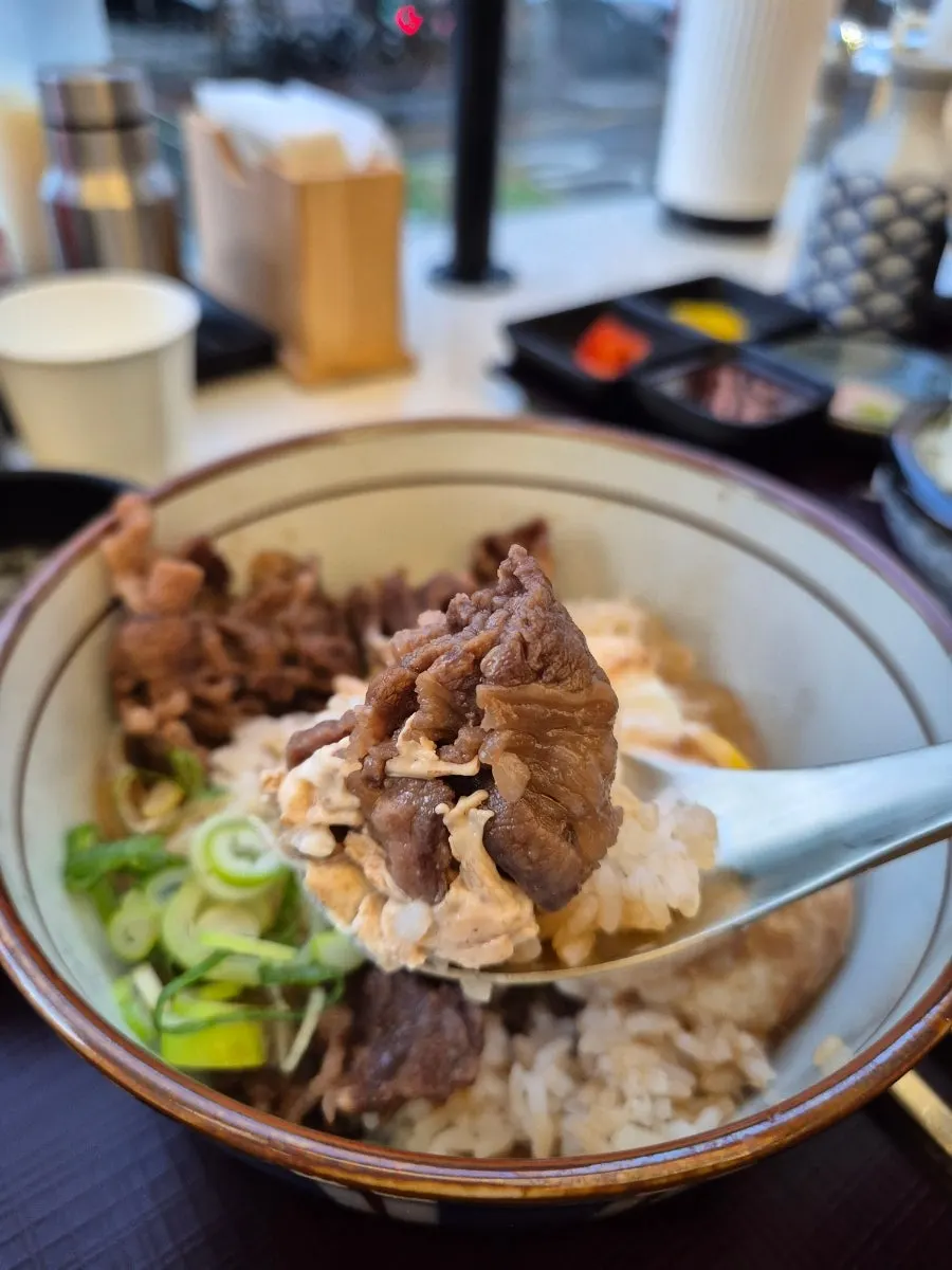 เซ็ตทงคัตสึกินสลับกับอุด้ง