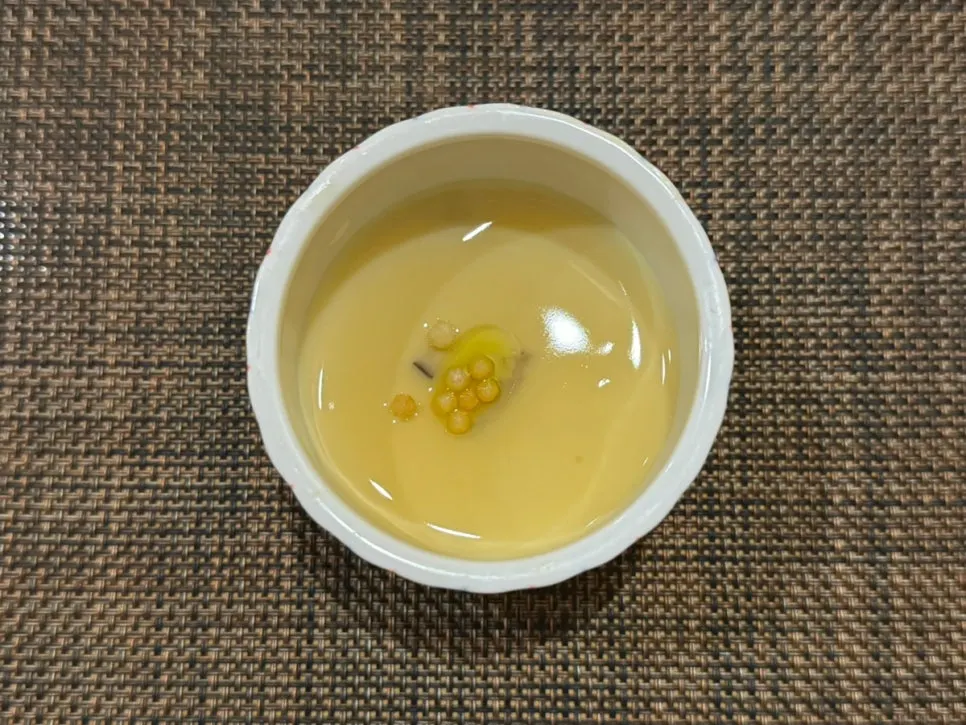 코스 첫 순서로 나온 차완무시