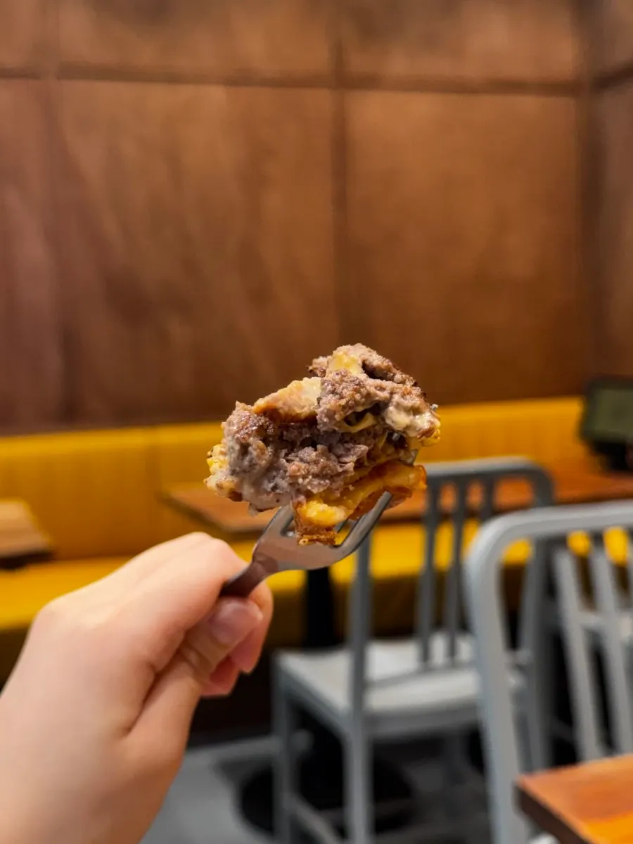 한우 패티와 베이컨이 든 버거