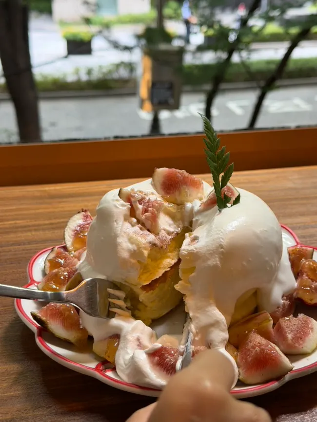 Soufflé and cream cut into bite-sized pieces