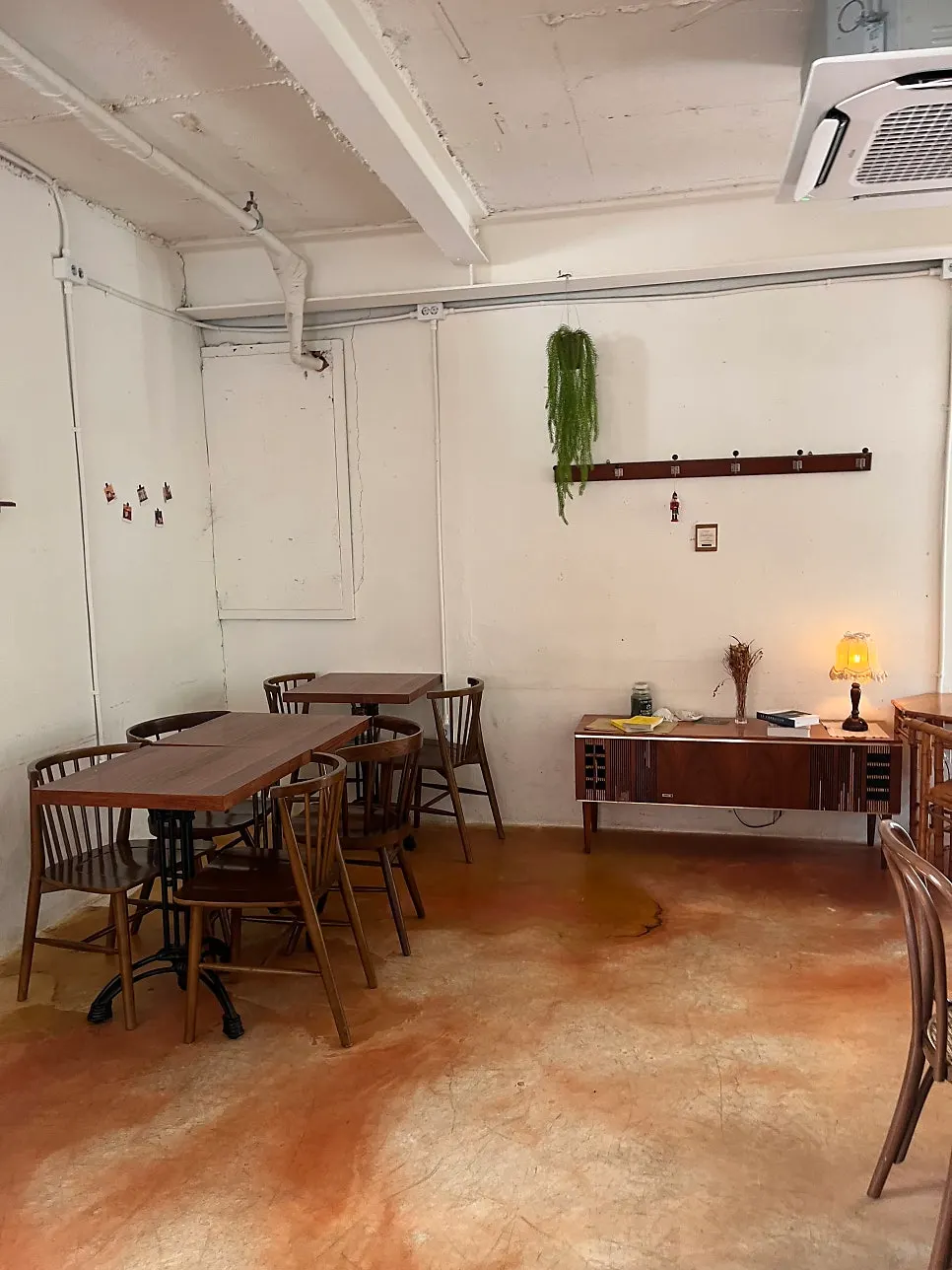 Second-floor café space