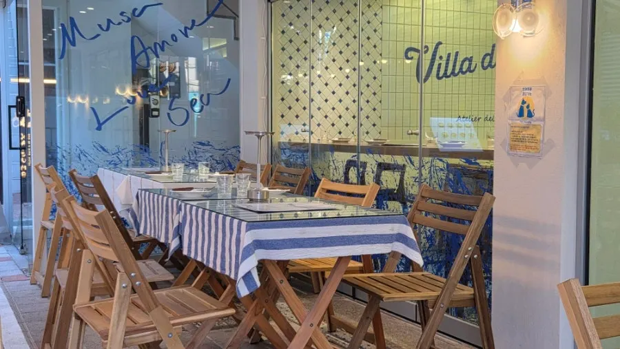 Restaurant atmosphere for a Seoul Forest date