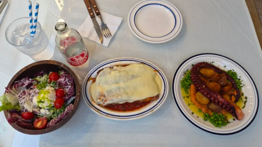 Cheese-pour lasagna show