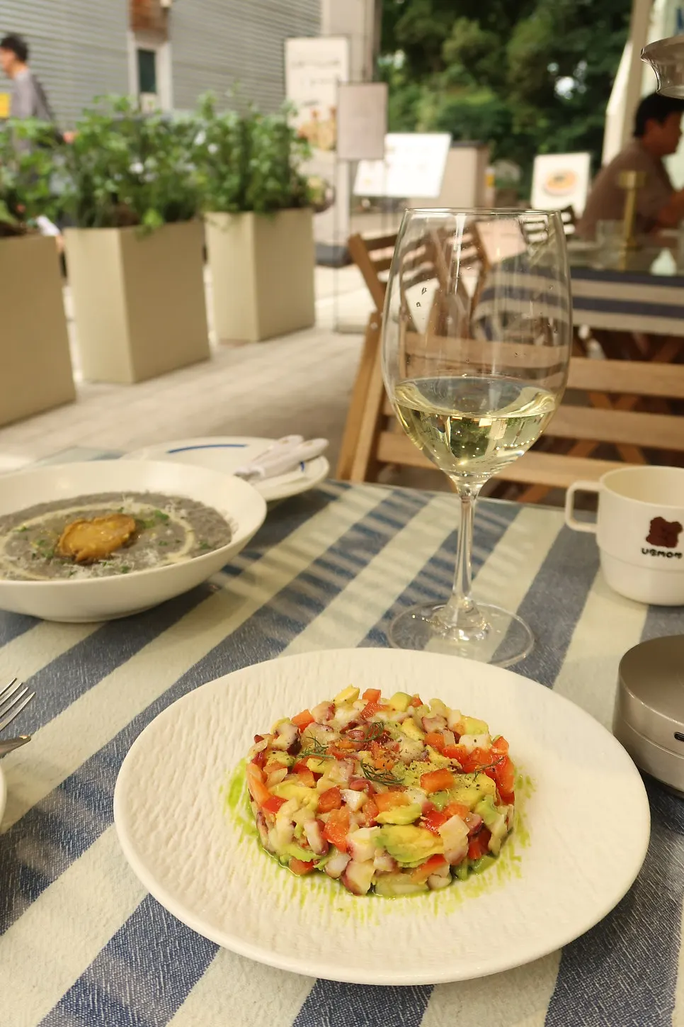 Baby at Seoul Forest with squid ink risotto and white wine at Billadeubeulleu Seongsu