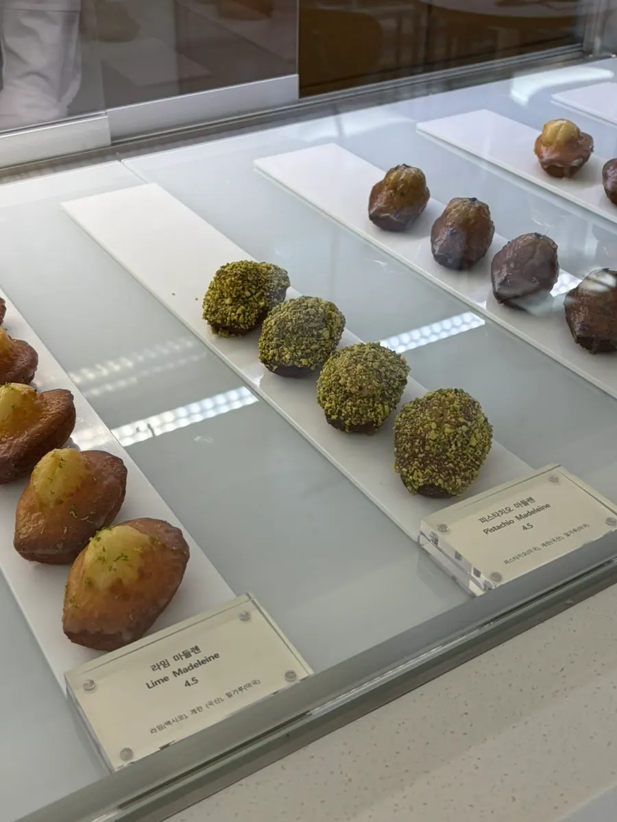 Photo of financier and madeleine gift sets