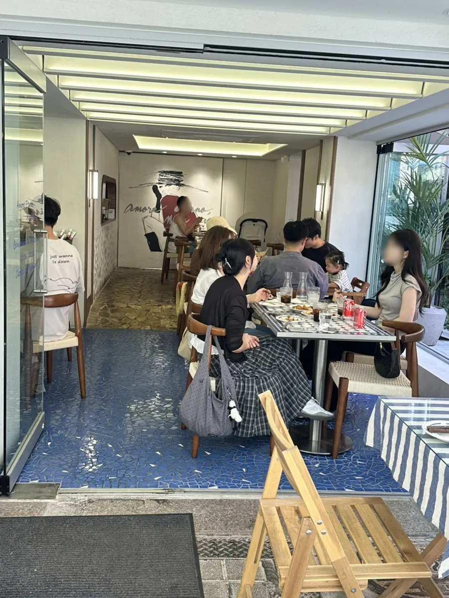ビラドゥブルー聖水の店内席