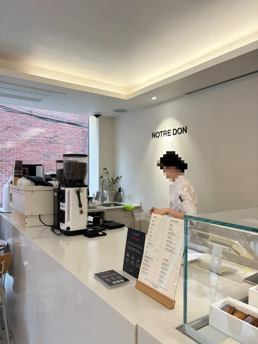 Inside Notldun café