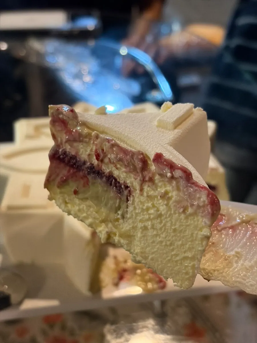 Signature Blanc whole cake